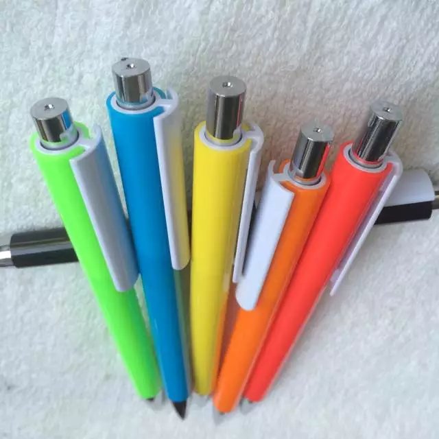 Customized Logo Click Ballpoint Plastic Pen for Advertising